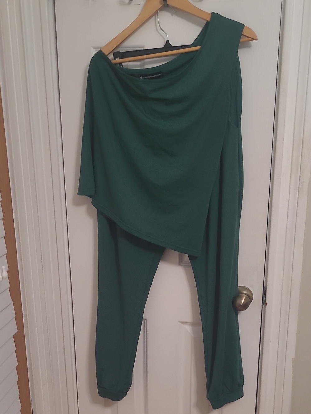 Two-Piece Asymmetric One-Shoulder Emerald Green Pant Set